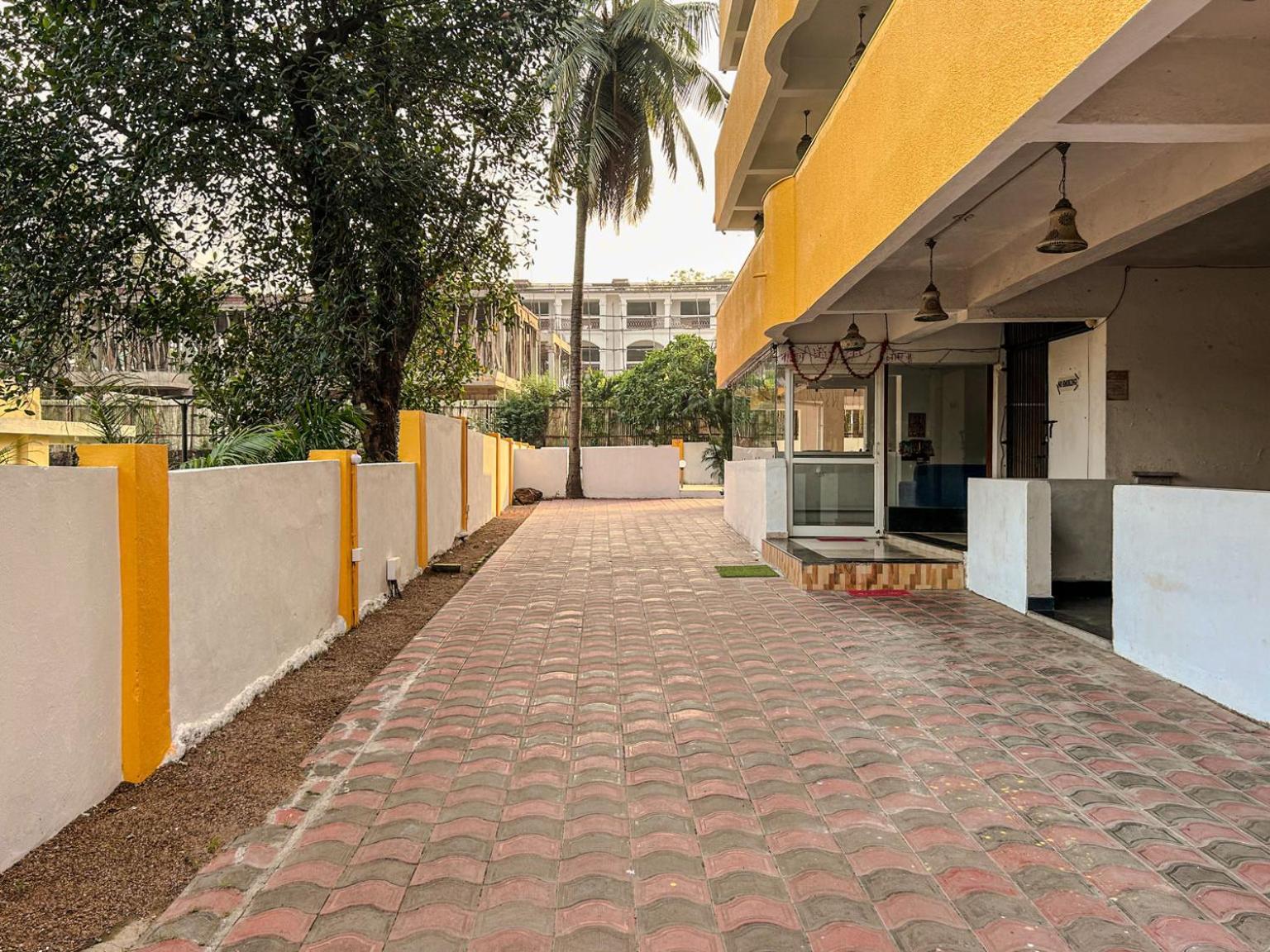 La Costa Residency Hotell Anjuna Exteriör bild