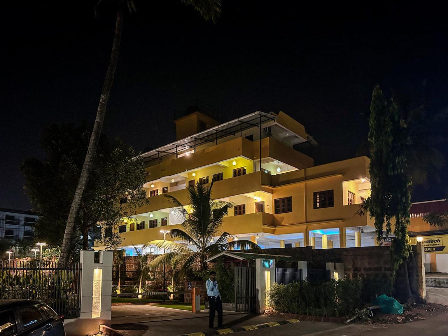 La Costa Residency Hotell Anjuna Exteriör bild