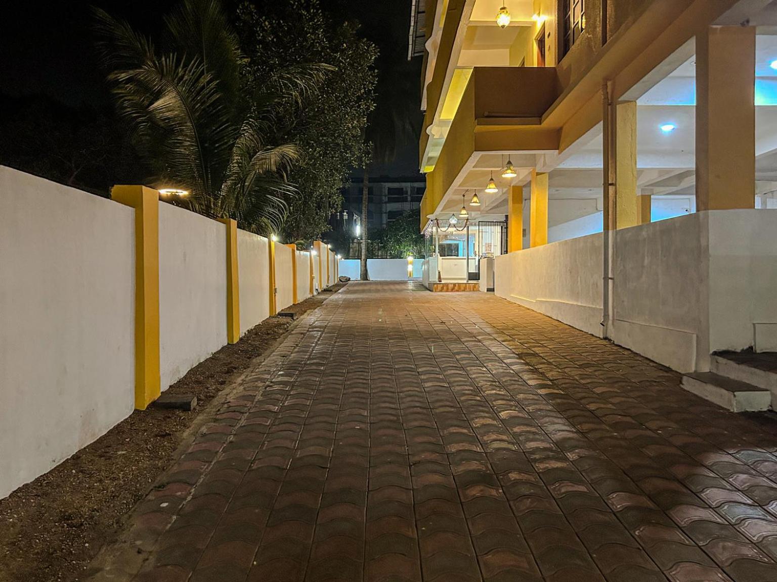 La Costa Residency Hotell Anjuna Exteriör bild
