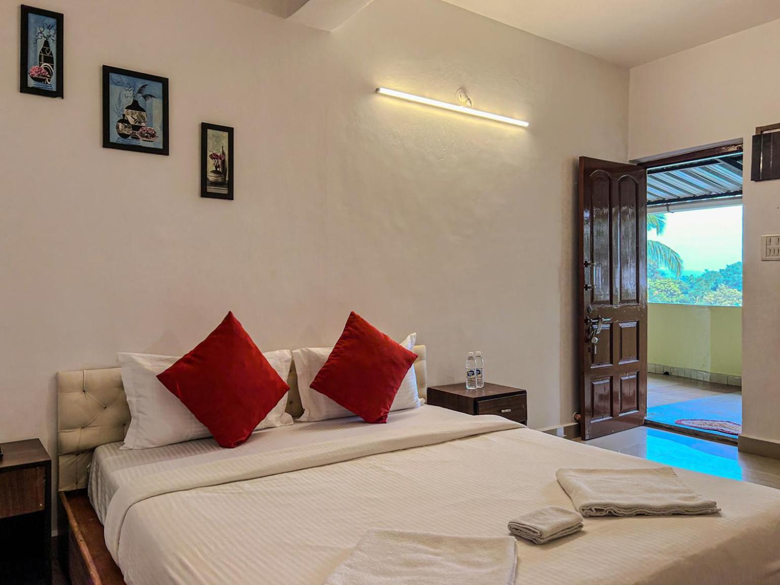 La Costa Residency Hotell Anjuna Exteriör bild